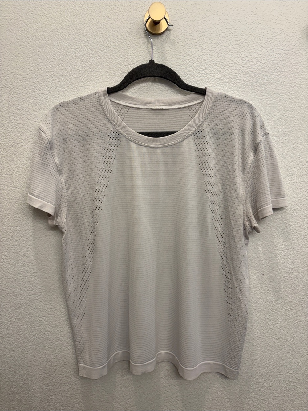 Lululemon Swiftly Breathe White Short Sleeve Mesh Tee Size 12